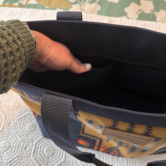 Pendleton Wool Zip Tote - Picture 4 of 12